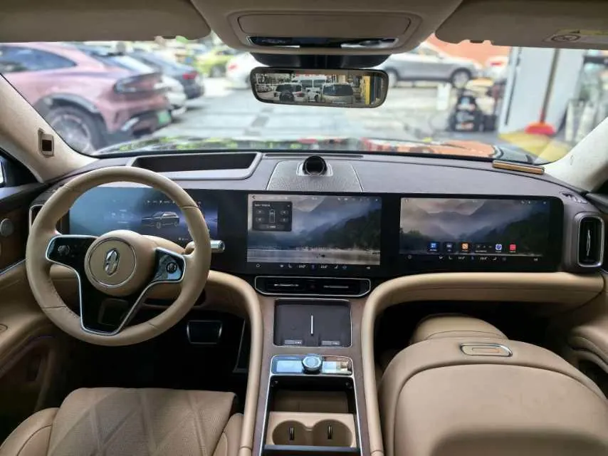 AITO 2025 AITO M9 extended range Ultra version 52kWh5 seat version automatic gear 9