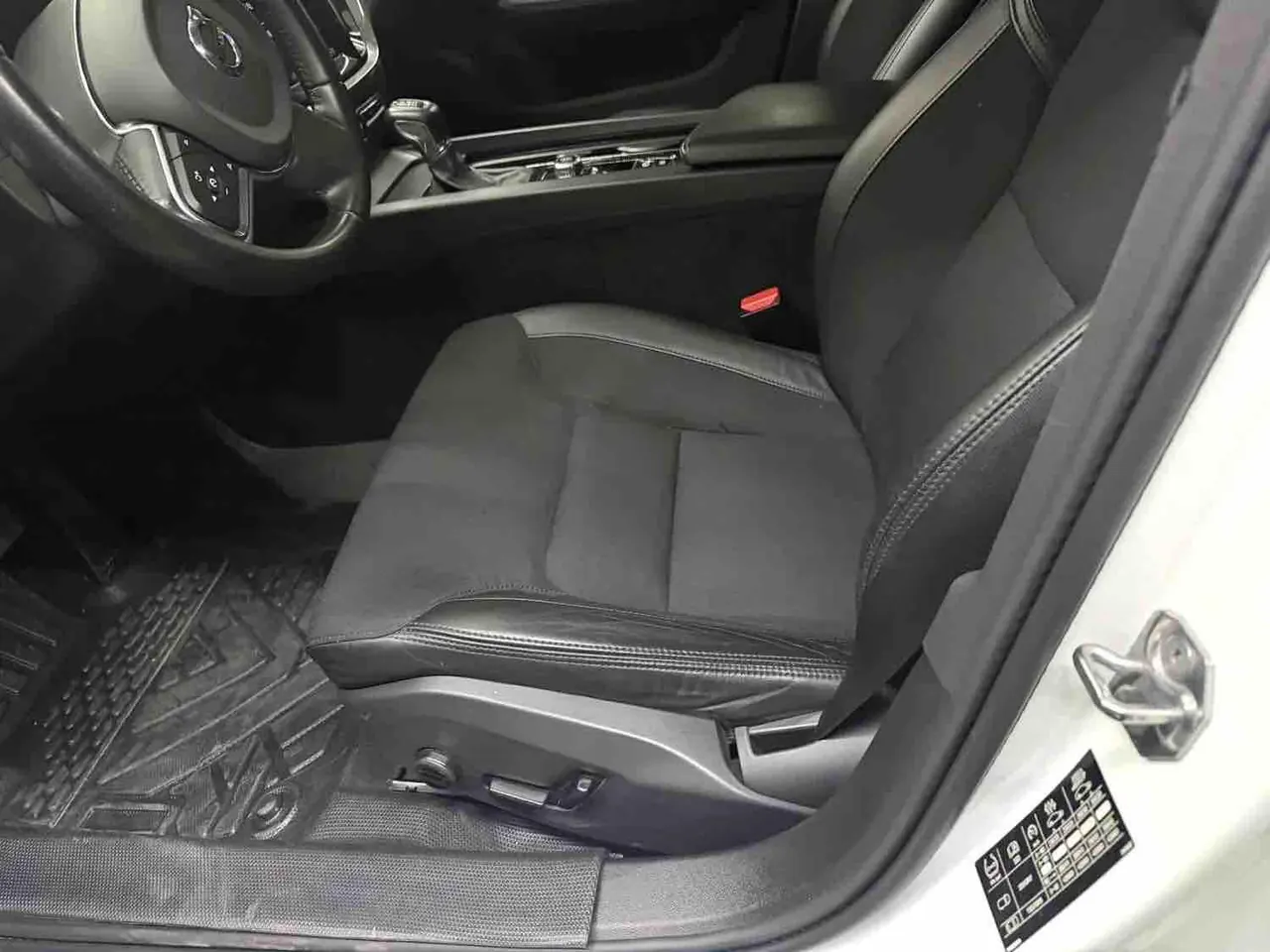 Volvo 2021 S60 2.0T T3 Zhixing Deluxe Edition Automatic Gear 9