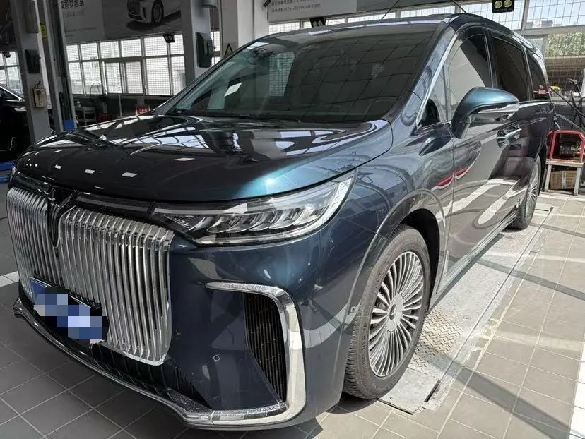 打开图片灯箱:Voyah 2025 Model Dreamer PHEV 1.5T Four-Wheel-Drive Excellence Kunpeng Version Automatic Transmission
