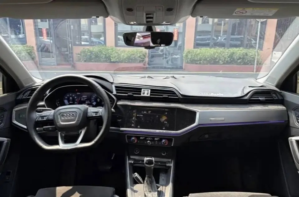 Audi 2021 Q3 1.4TFSI 35TFSI into the life version of automatic gear 4