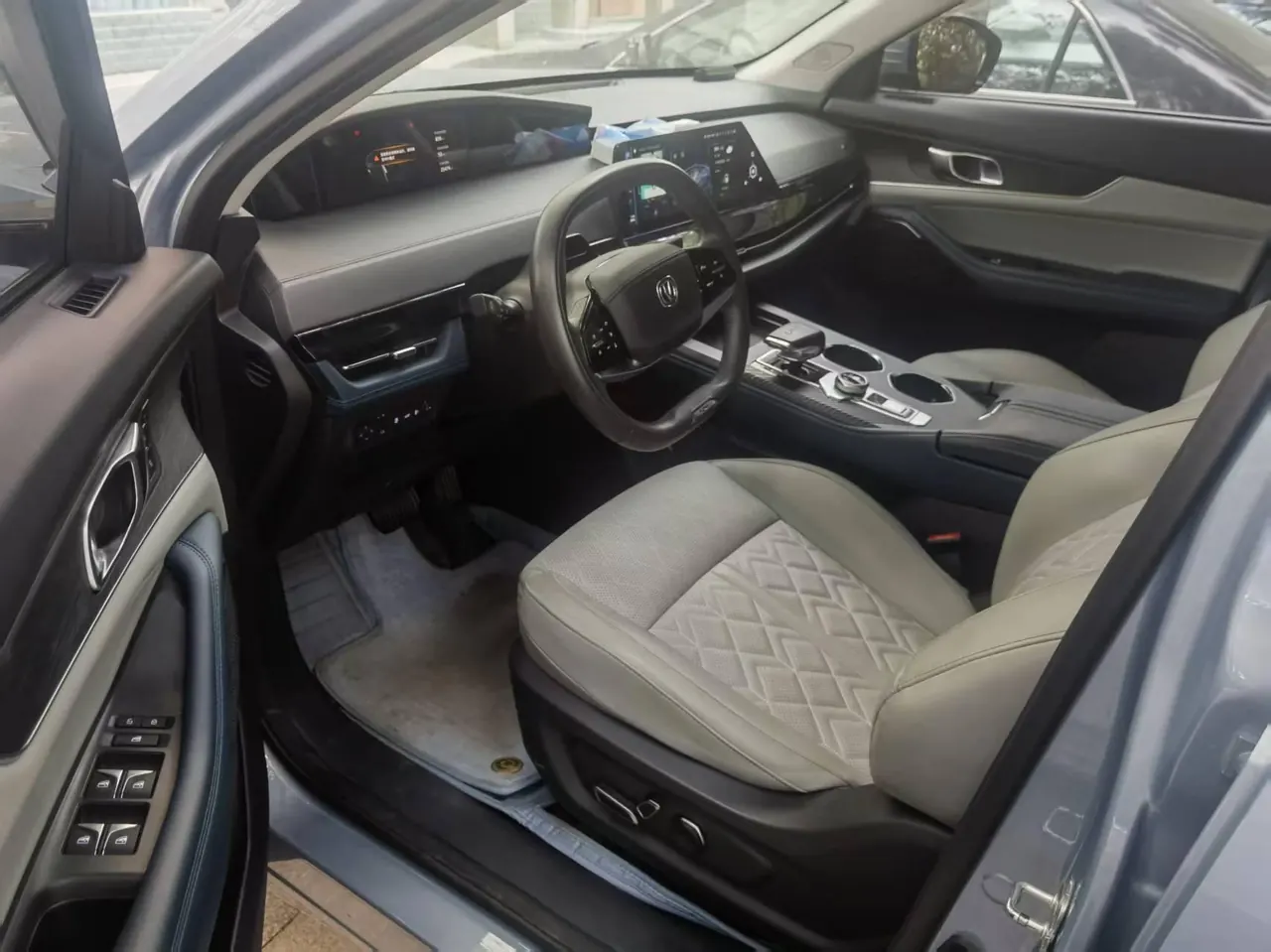 ChangAn 2022 UNI-K iDD 1.5T Blue Whale iDD Honorable Automatic Gear 3