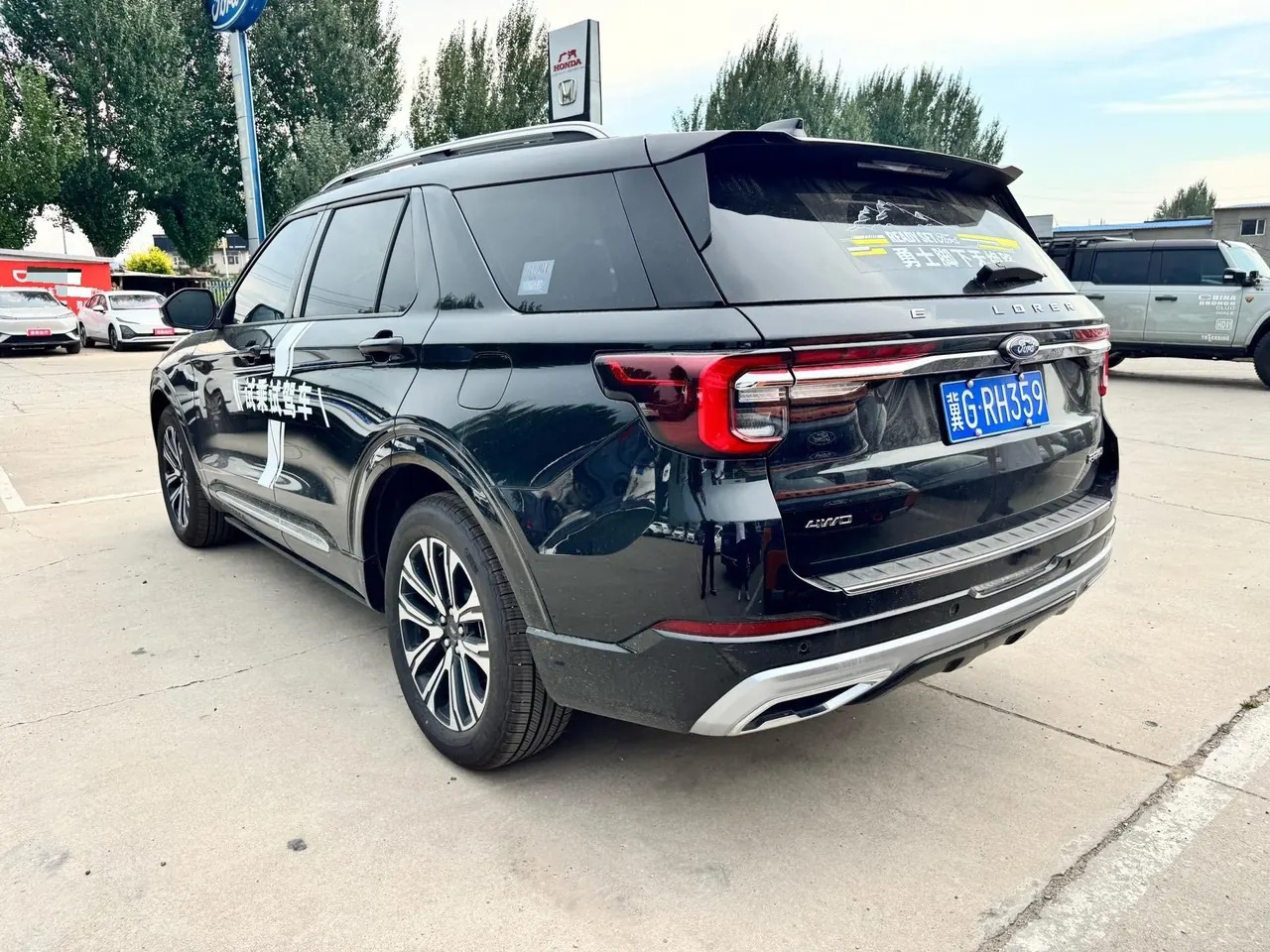 Ford 2025 Explorer 2.3T EcoBoost Four-wheel Drive Titanium Edition 6-seat Automatic Gear 10