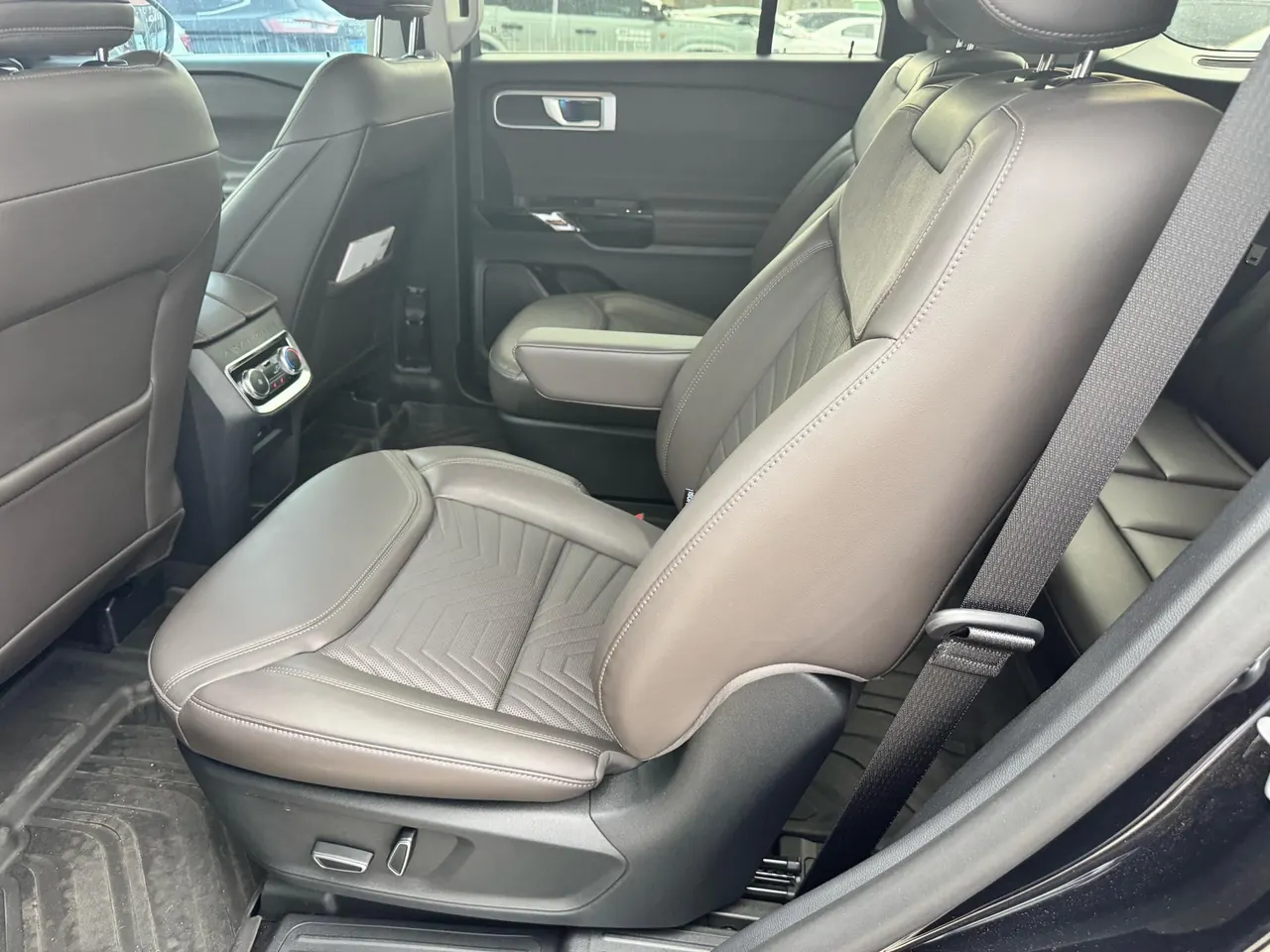 Ford 2025 Explorer 2.3T EcoBoost Four-wheel Drive Titanium Edition 6-seat Automatic Gear 4