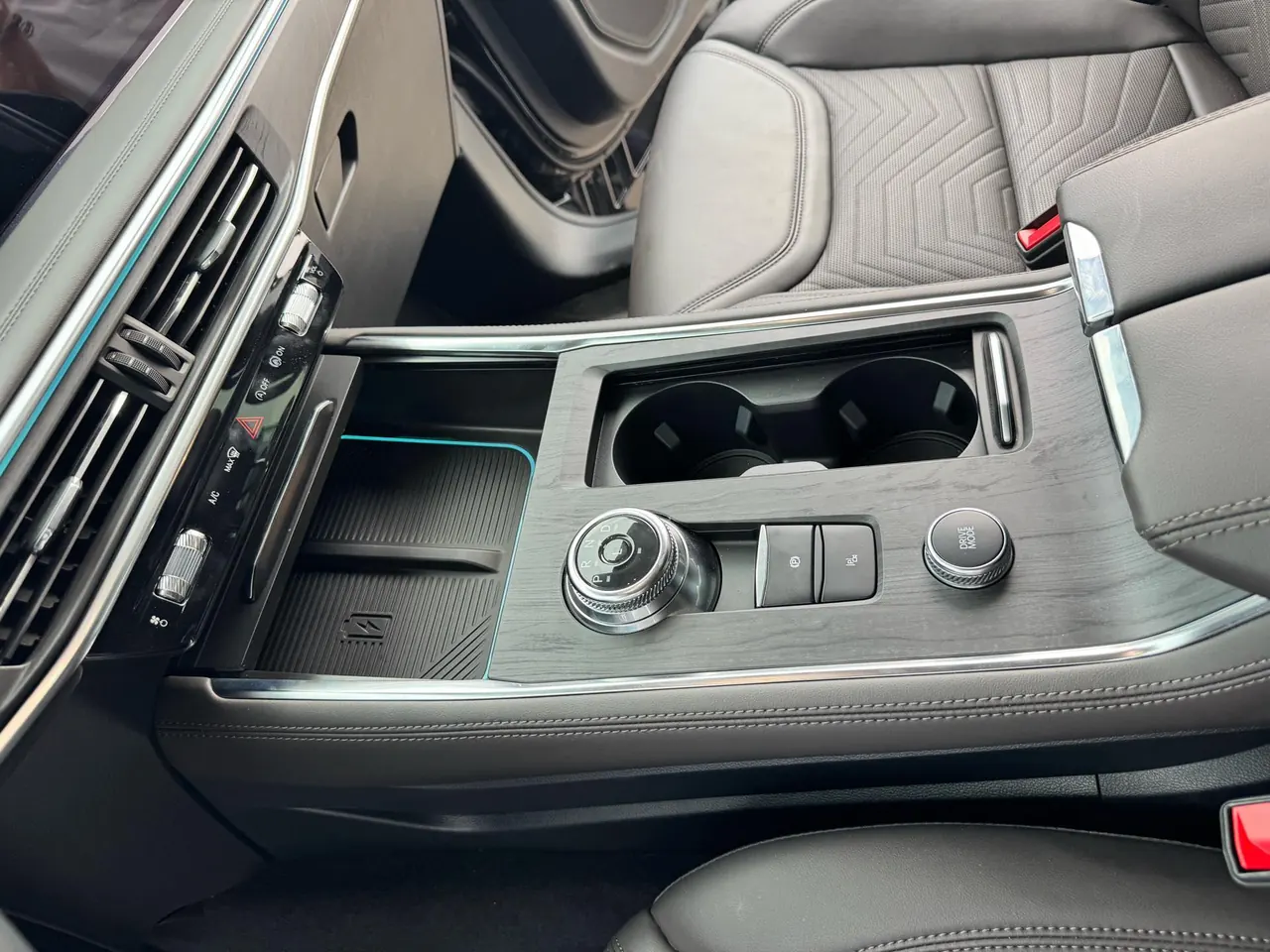Ford 2025 Explorer 2.3T EcoBoost Four-wheel Drive Titanium Edition 6-seat Automatic Gear 6