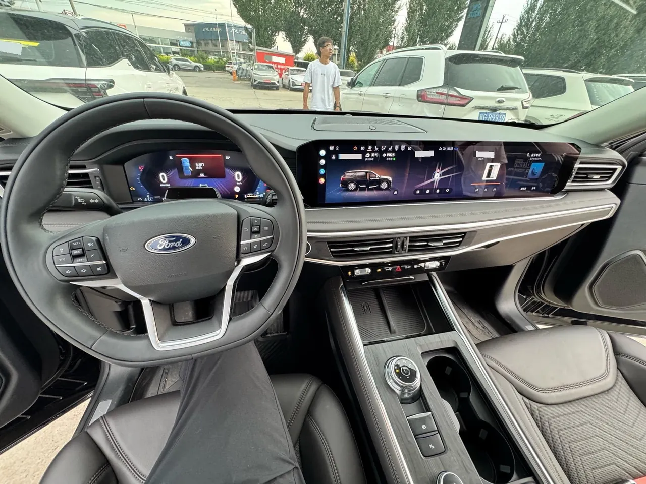 Ford 2025 Explorer 2.3T EcoBoost Four-wheel Drive Titanium Edition 6-seat Automatic Gear 7