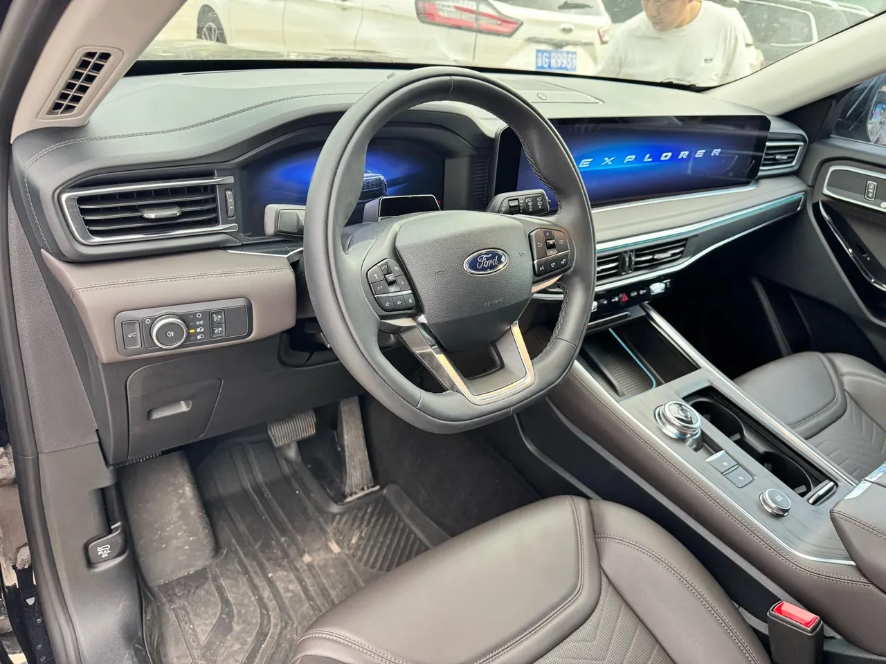 Ford 2025 Explorer 2.3T EcoBoost Four-wheel Drive Titanium Edition 6-seat Automatic Gear 8