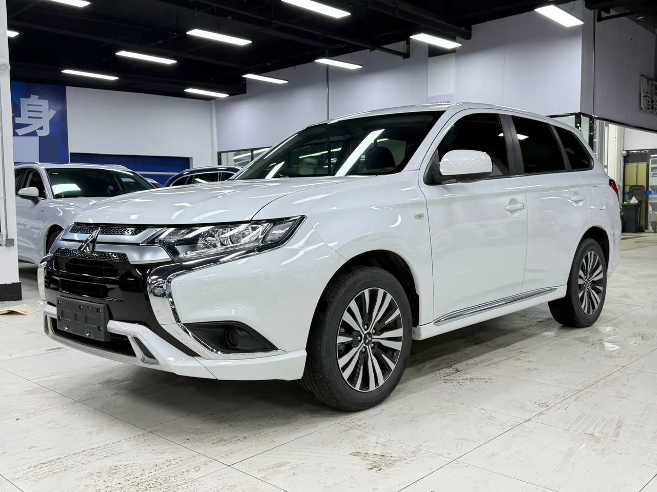 Открыть галерею: Mitsubishi 2021 Outlander 2.0 Stepless Two-Drive Smooth Edition 5-seat (Changed) Automatic Gear