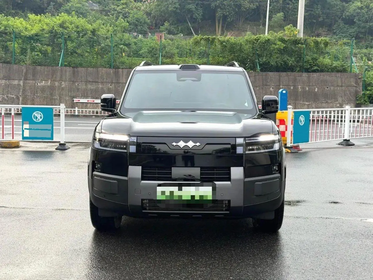 FangChengBao 2025 titanium 7 1.5T stepless 190KM four-wheel drive Ultra version of automatic gear 2