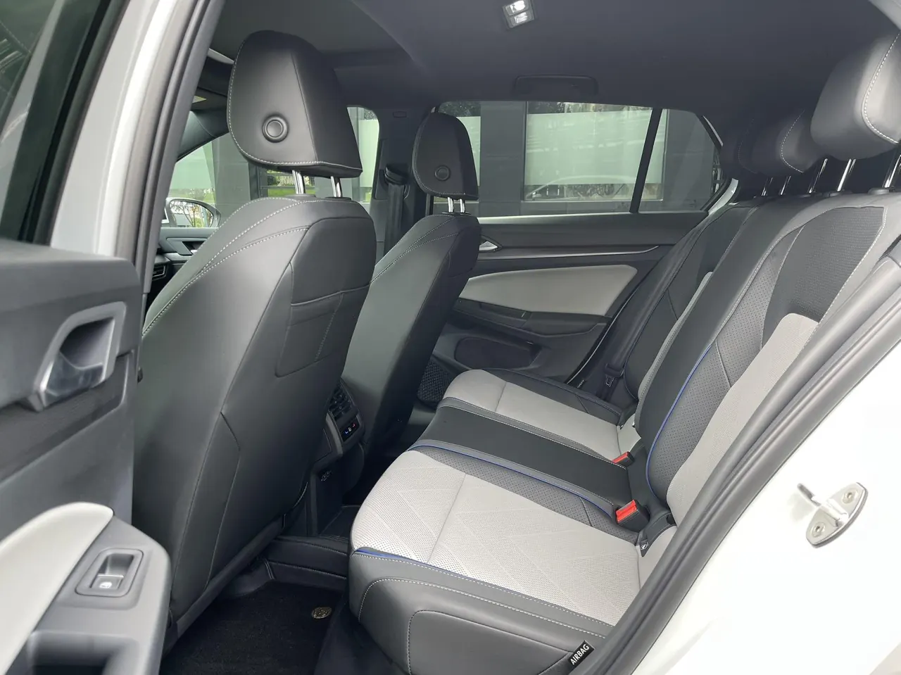 Volkswagen 2025 Golf 8 R-Line 1.5TSI 300TSI (Modified) Automatic Gear 5