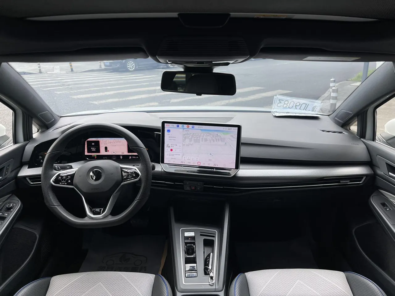 Volkswagen 2025 Golf 8 R-Line 1.5TSI 300TSI (Modified) Automatic Gear 6