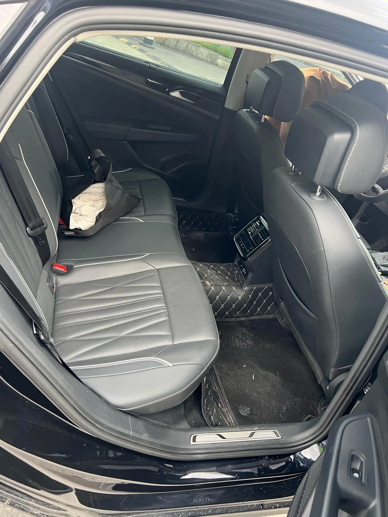 Volkswagen 2022 Passat 2.0TSI 330TSI Star Deluxe Edition Automatic Transmission 5