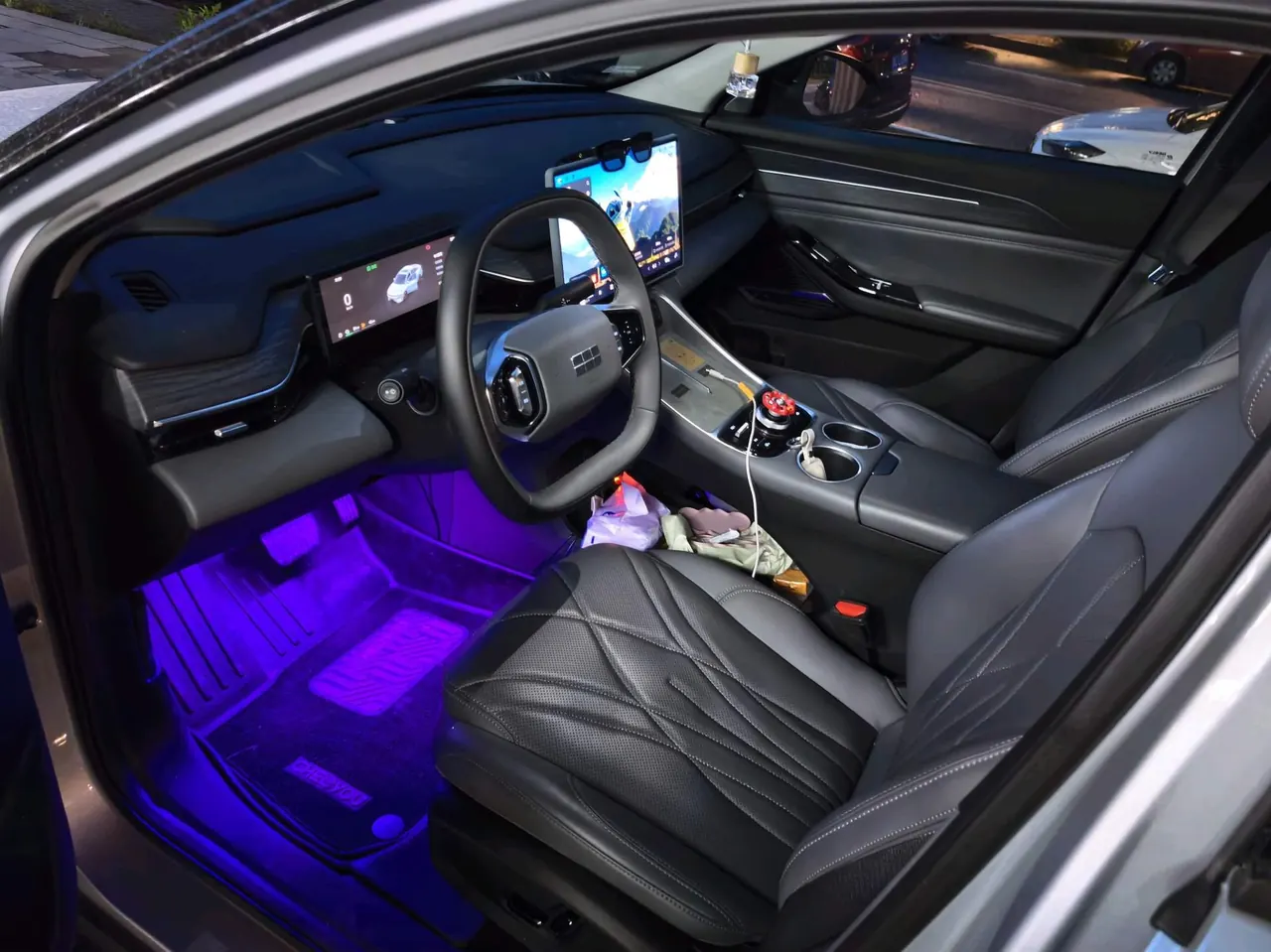 Geely Galaxy 2025 L6 EM-i 1.5 140km Discovery Edition Automatic Gear 3