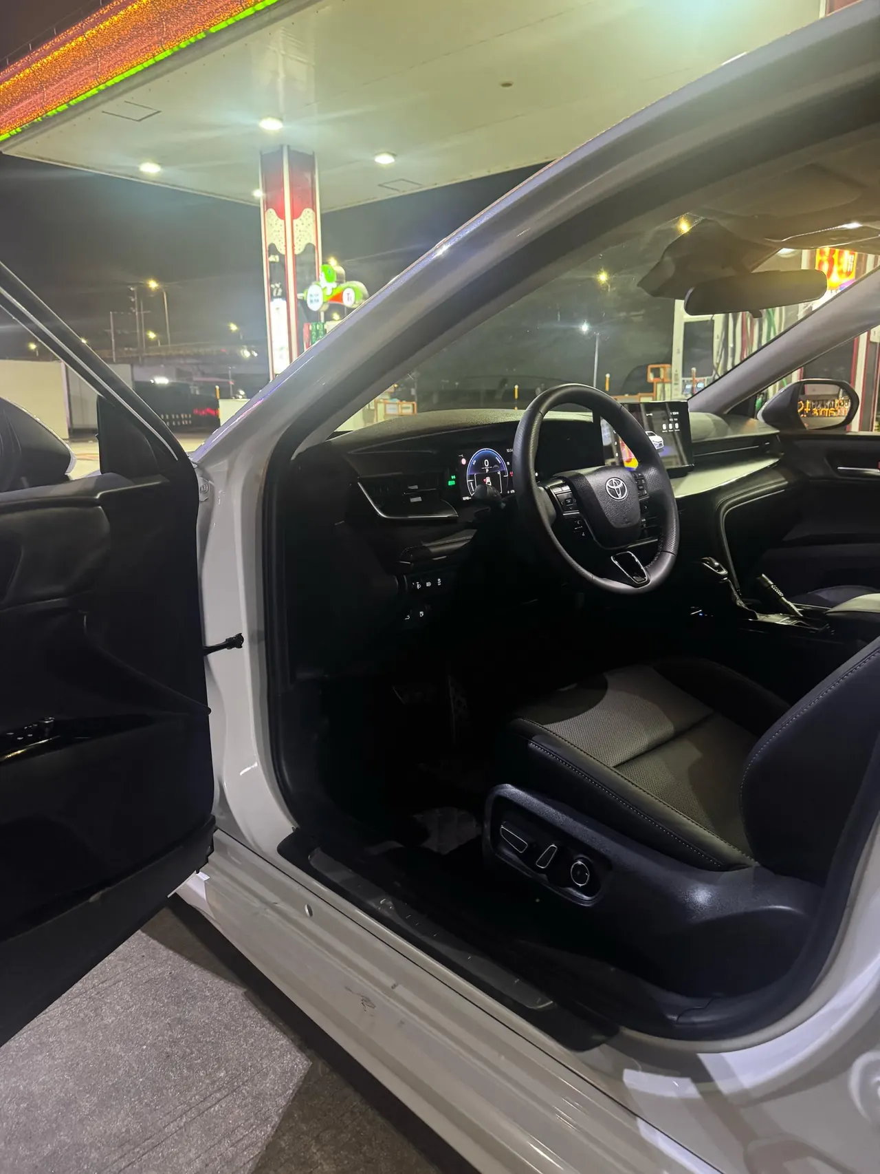 Toyota 2025 Camry Dual Engine 2.0HXS Stepless Brilliant Edition Automatic Gear 2