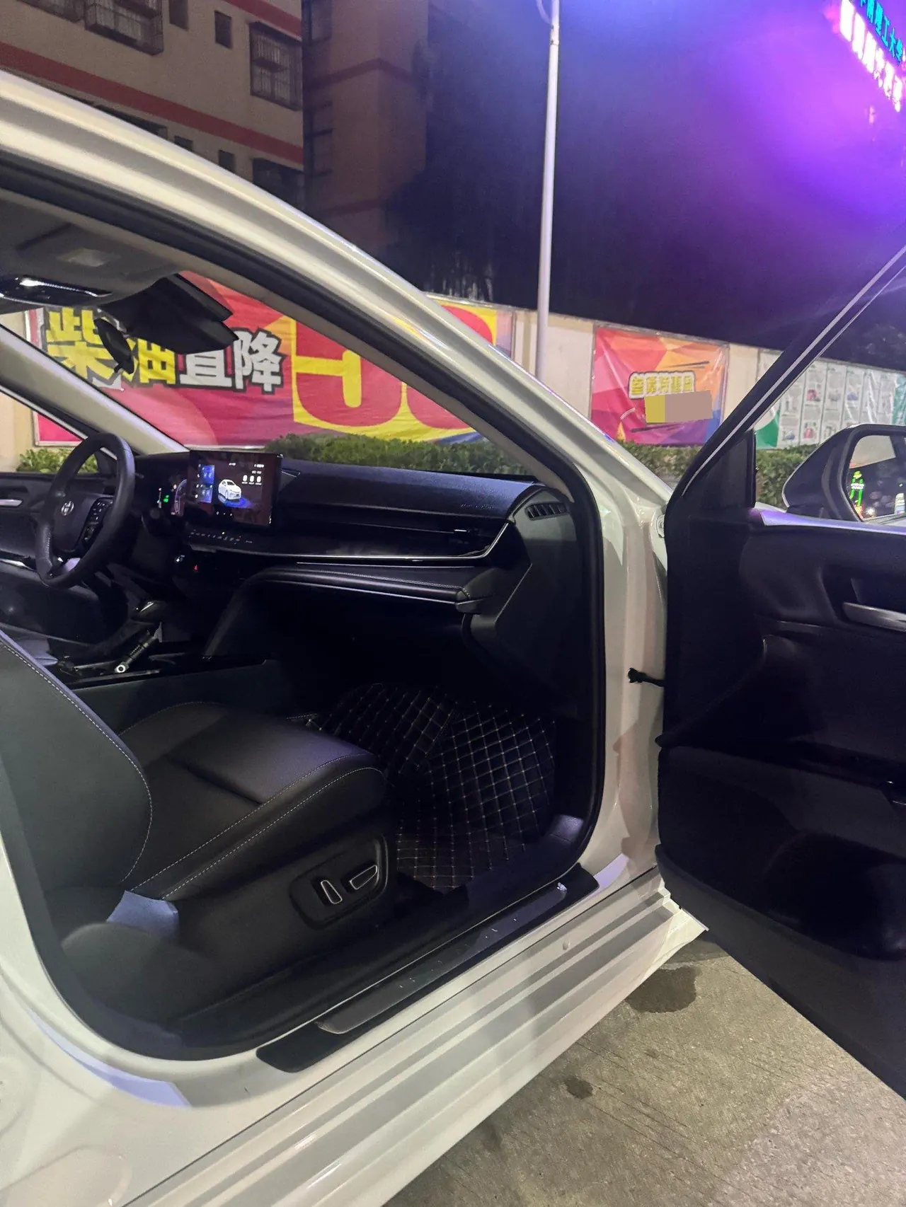 Toyota 2025 Camry Dual Engine 2.0HXS Stepless Brilliant Edition Automatic Gear 3