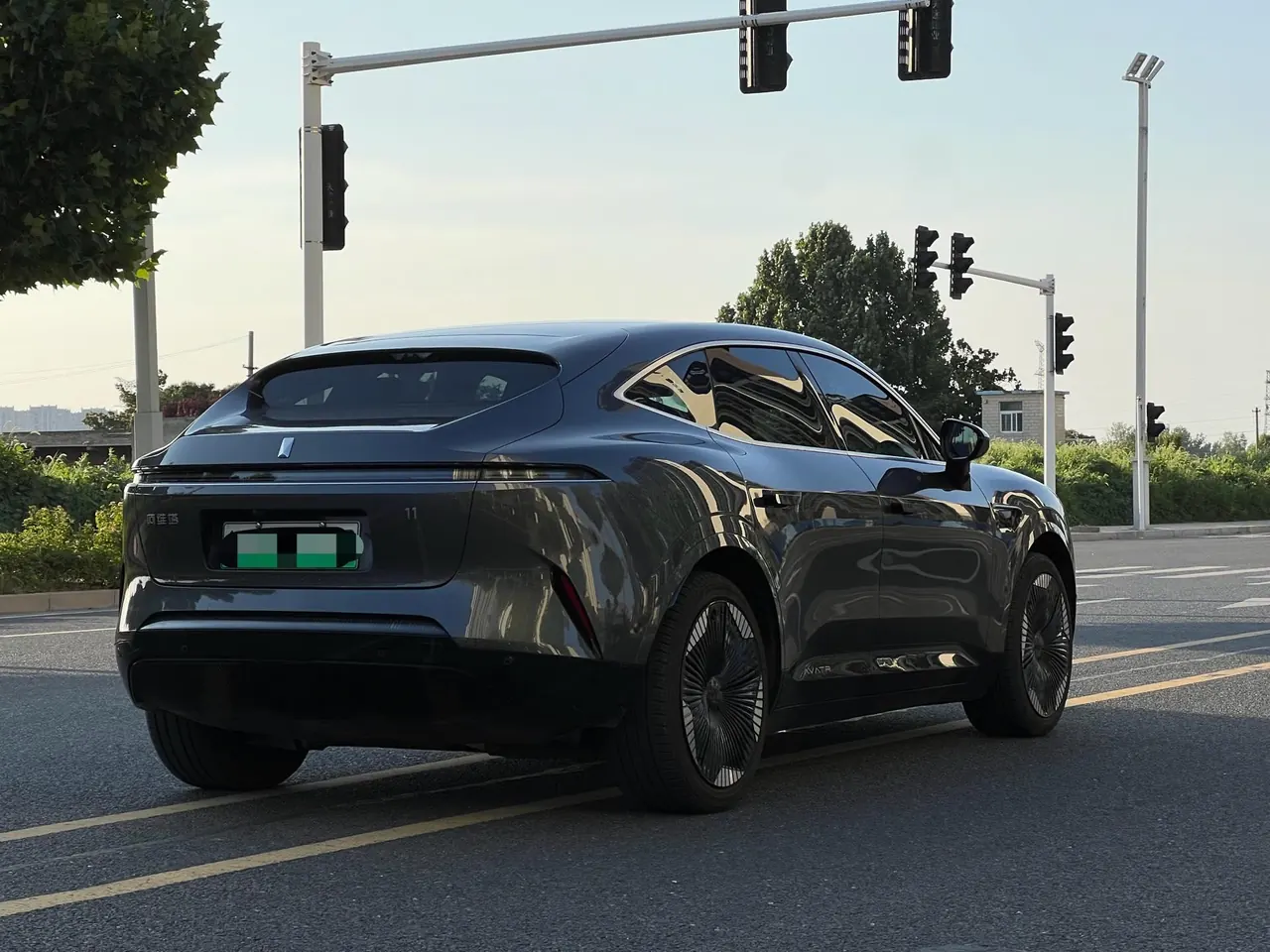 Avatr 2023 Avatr 11 HarmonyOS 90 kWh Rear-Wheel-Drive Automatic 9