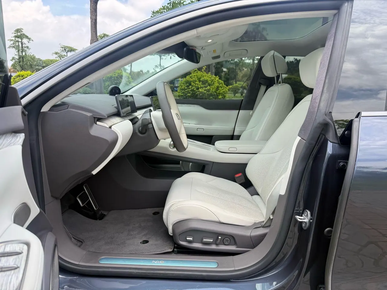 NIO 2022 ET5 75kWh automatic gear 2