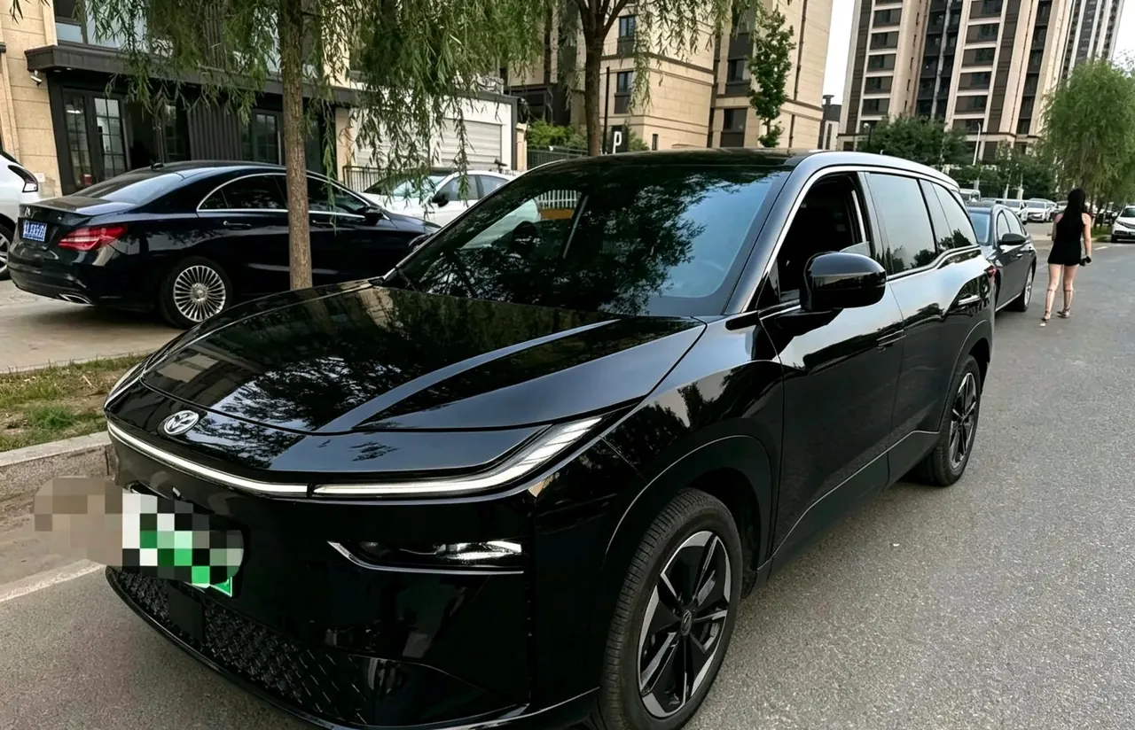 Toyota 2025 Platinum Intelligence 3X 520 Pro Advanced Intelligence Driving Edition Automatic Gear - View 1