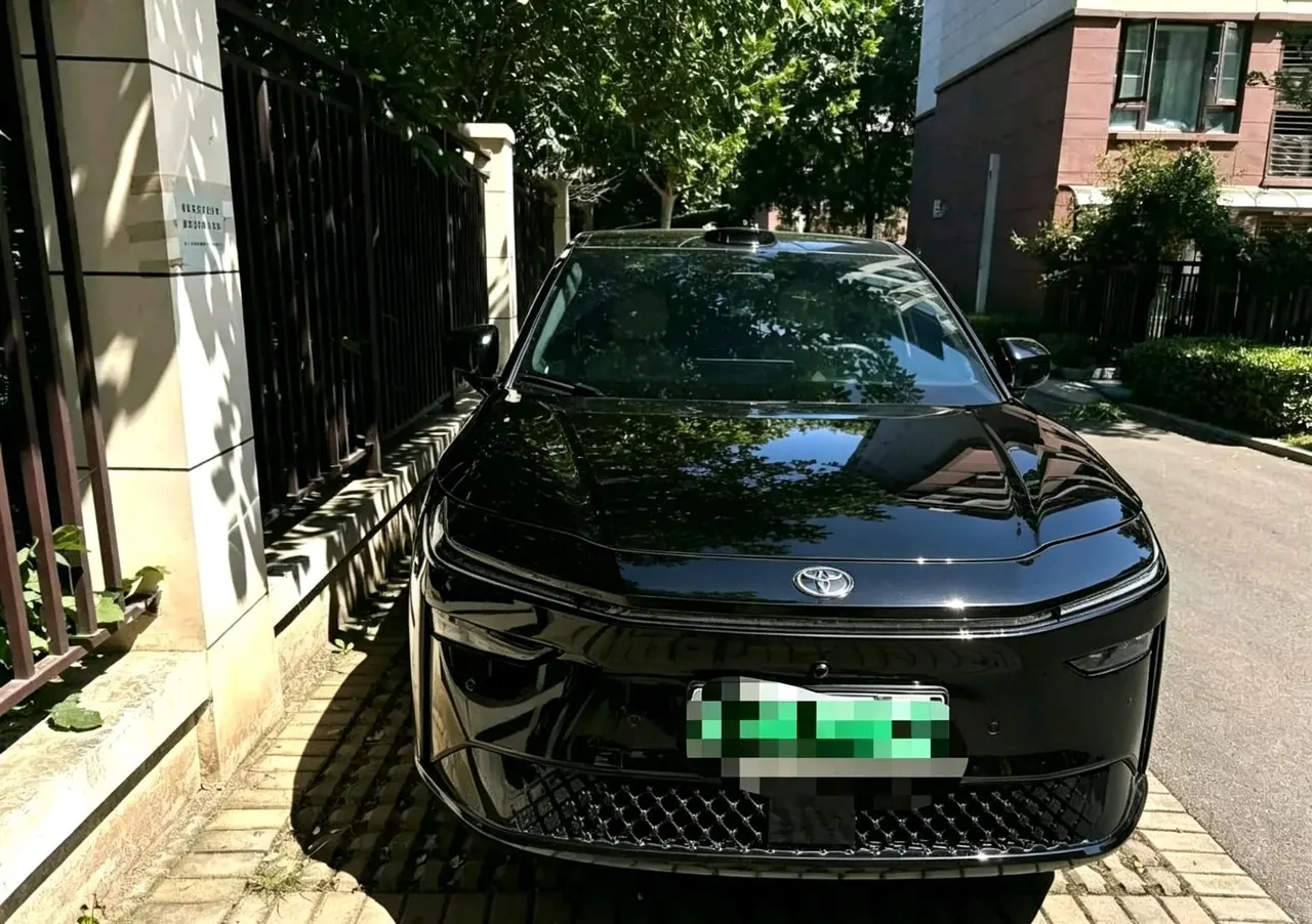 Toyota 2025 Platinum Intelligence 3X 520 Pro Advanced Intelligence Driving Edition Automatic Gear 4