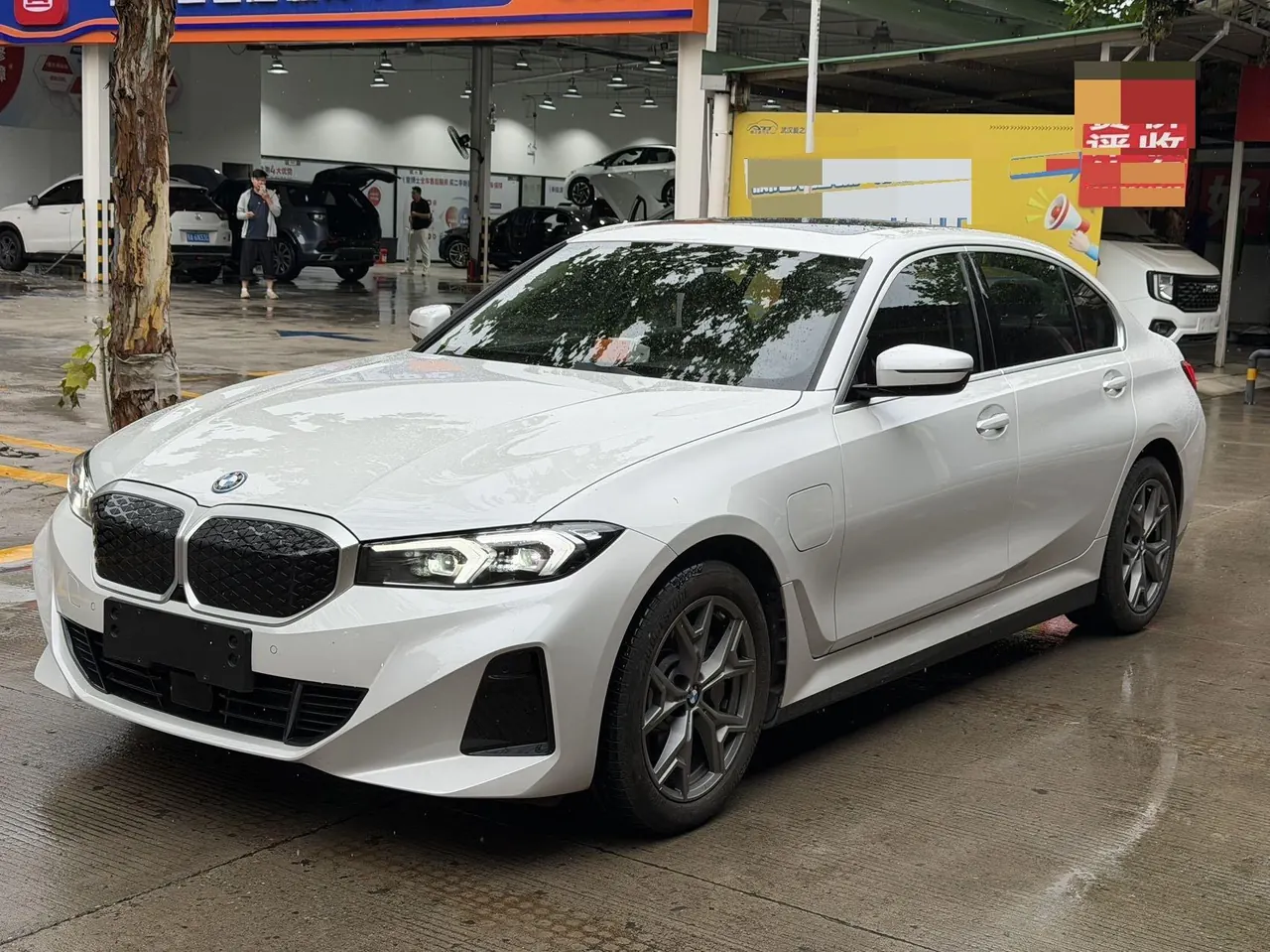 BMW 2025 i3 eDrive 35 L automatic gear - View 1