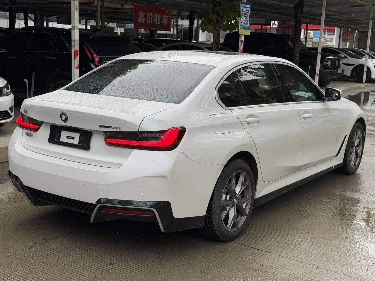 BMW 2025 i3 eDrive 35 L automatic gear 4