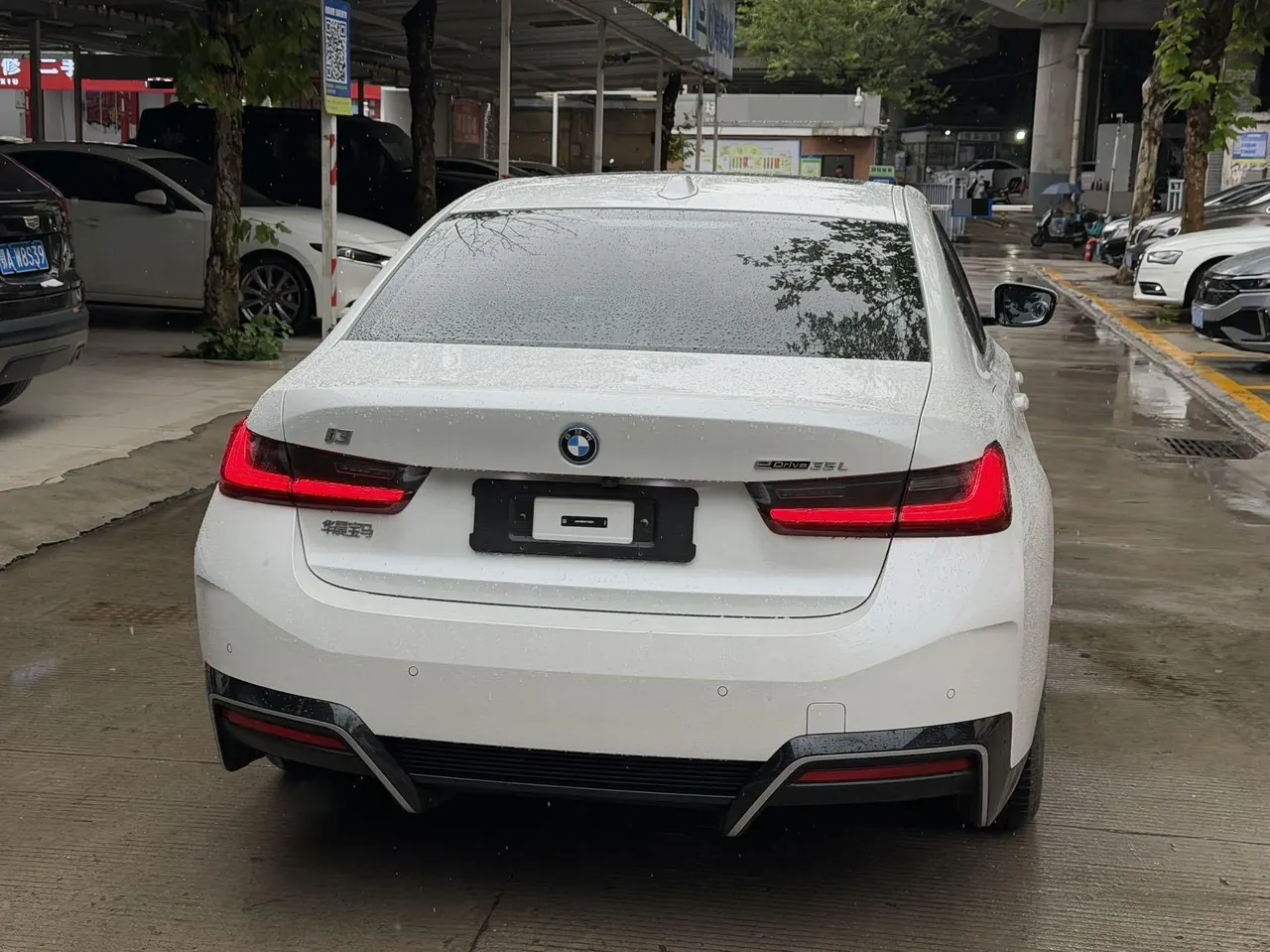 BMW 2025 i3 eDrive 35 L automatic gear 5
