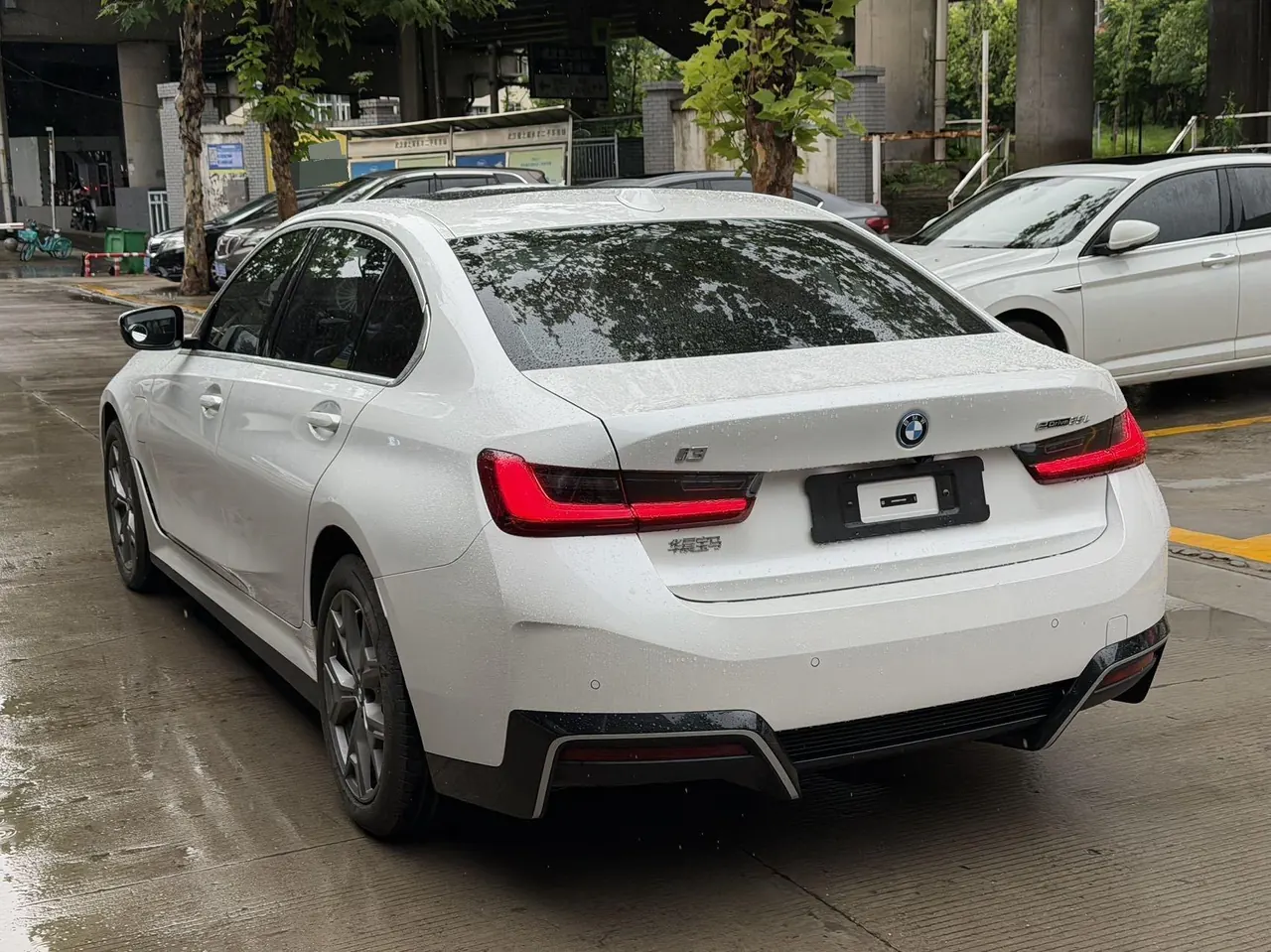 BMW 2025 i3 eDrive 35 L automatic gear 6