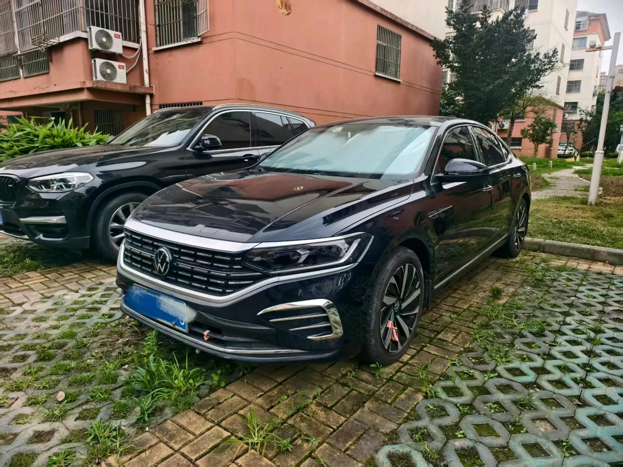 Volkswagen 2022 Passat 2.0TSI 330TSI Elite Edition Automatic - View 1