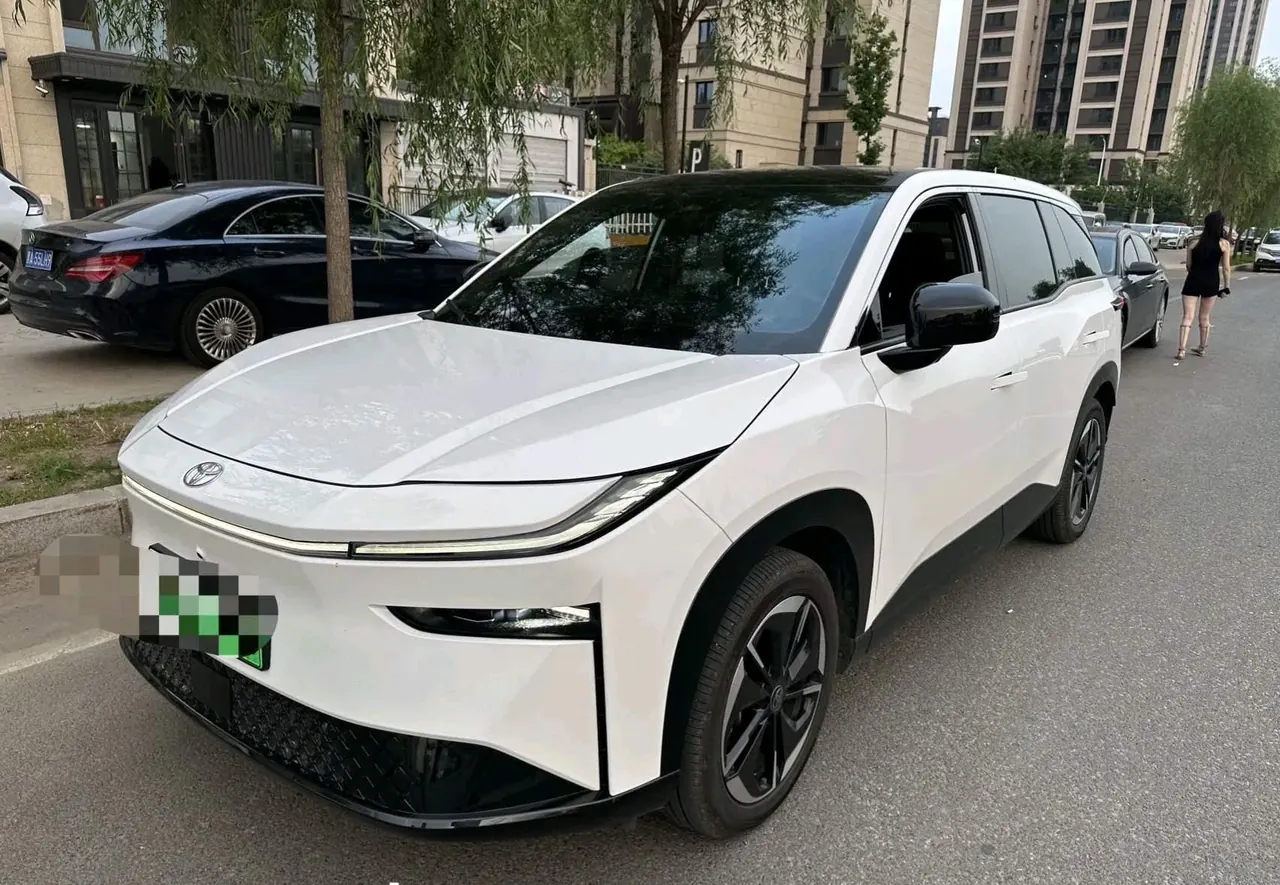 Toyota 2025 Platinum Intelligence 3X 520 Pro Advanced Intelligence Driving Edition Automatic Gear - View 1