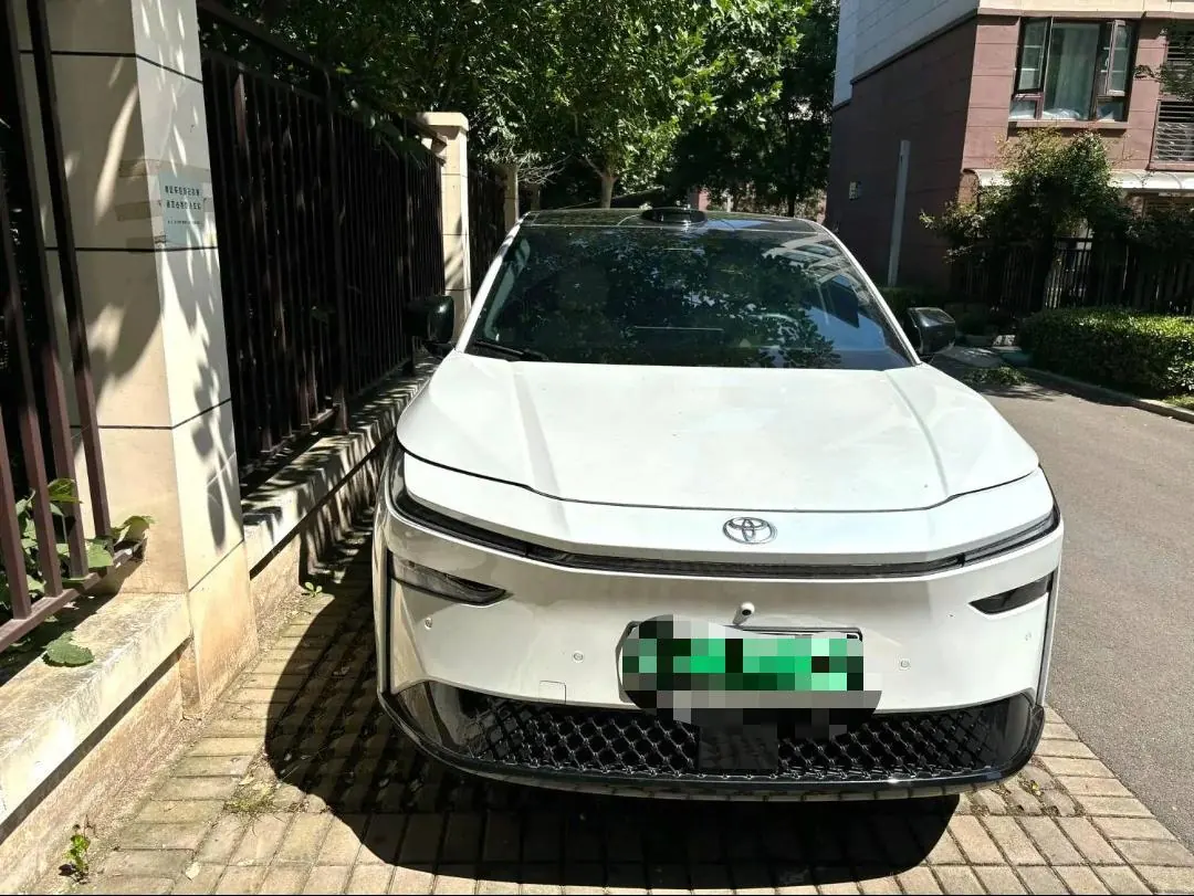 Toyota 2025 Platinum Intelligence 3X 520 Pro Advanced Intelligence Driving Edition Automatic Gear 2