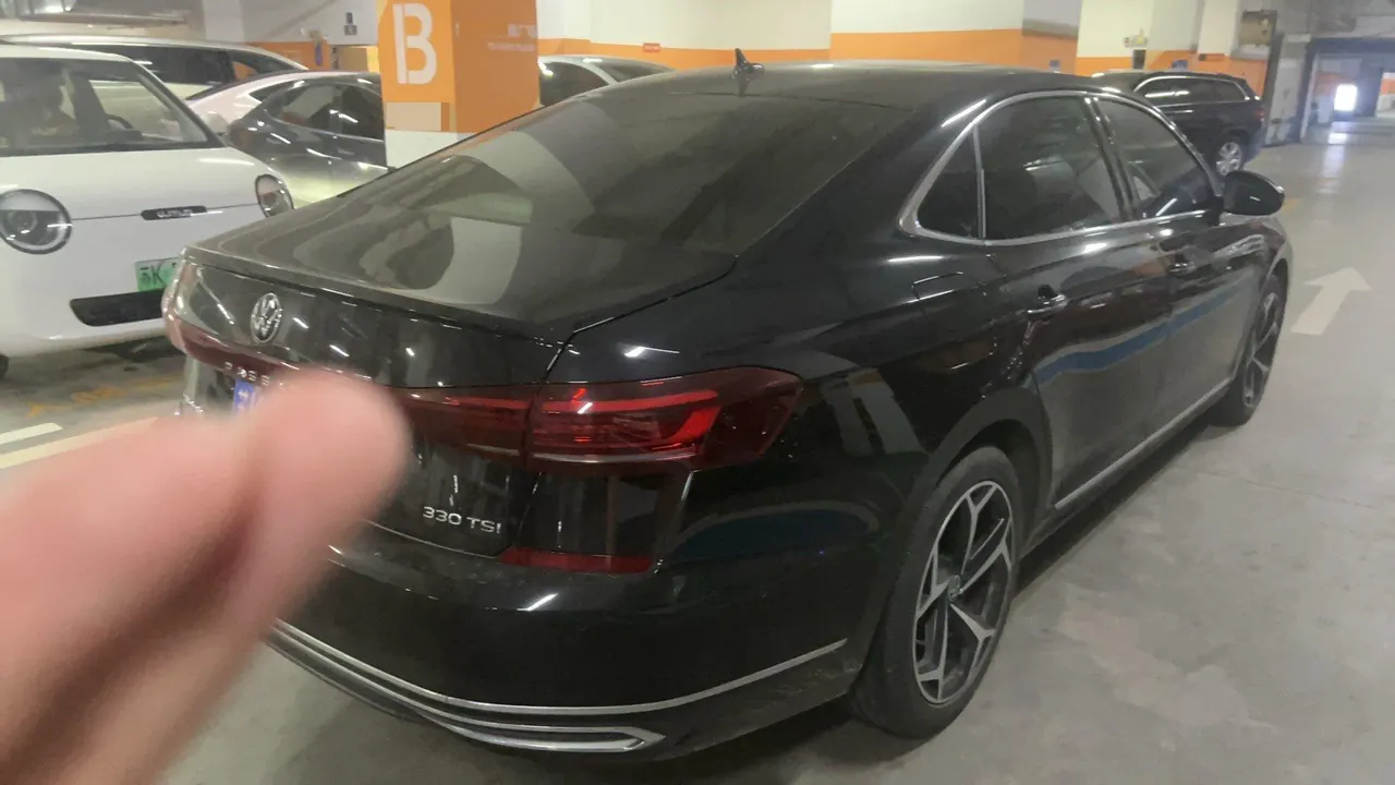Volkswagen 2022 Passat 2.0TSI 330TSI Star Deluxe Edition Automatic Transmission 10