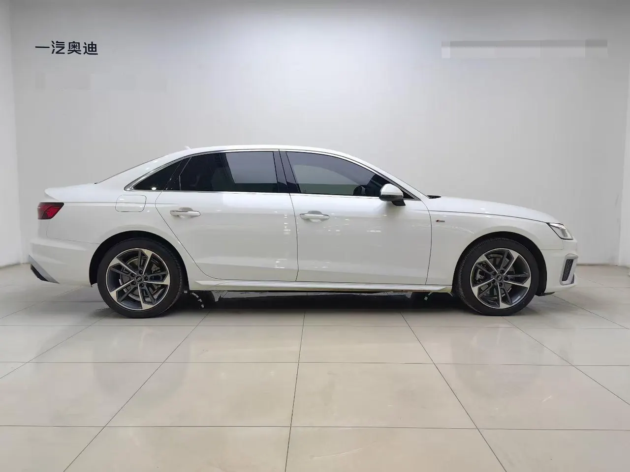 Audi 2022 A4L 2.0TFSI 40TFSI Fashion Dynamic Automatic 2