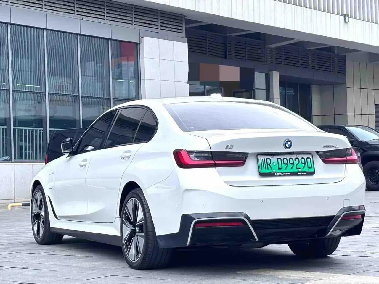 BMW 2025 i3 eDrive 40 L obsidian night sports suit automatic gear 10
