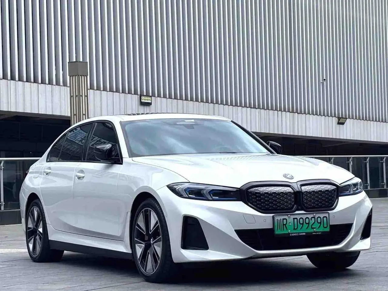 BMW 2025 i3 eDrive 40 L obsidian night sports suit automatic gear 2