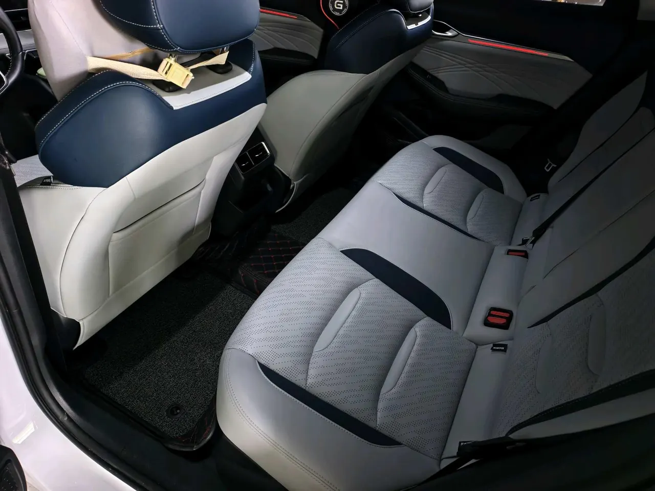 Geely 2020 xingrui 2.0T distinguished automatic gear 4