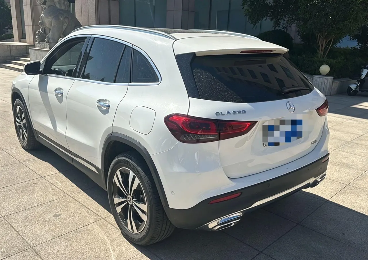Mercedes Benz 2023 GLA 220 2.0T automatic gear 7