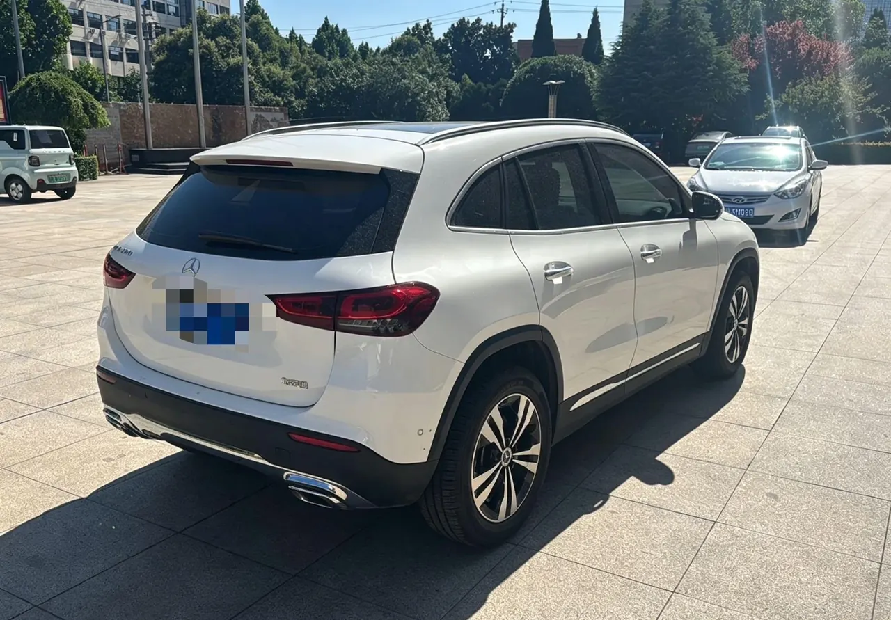 Mercedes Benz 2023 GLA 220 2.0T automatic gear 8