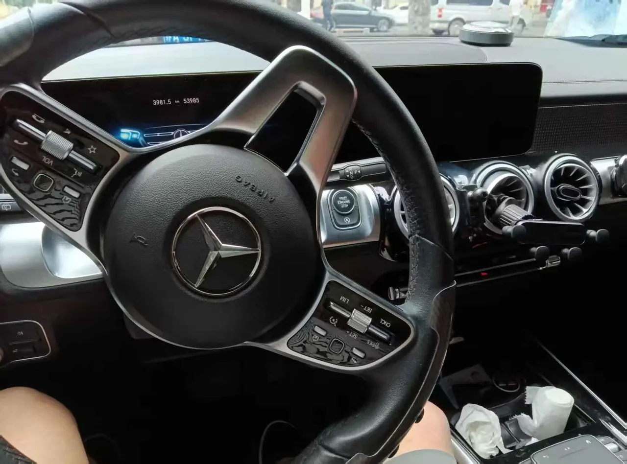 Mercedes Benz 2023 GLB 220 2.0T Dynamic Automatic 2