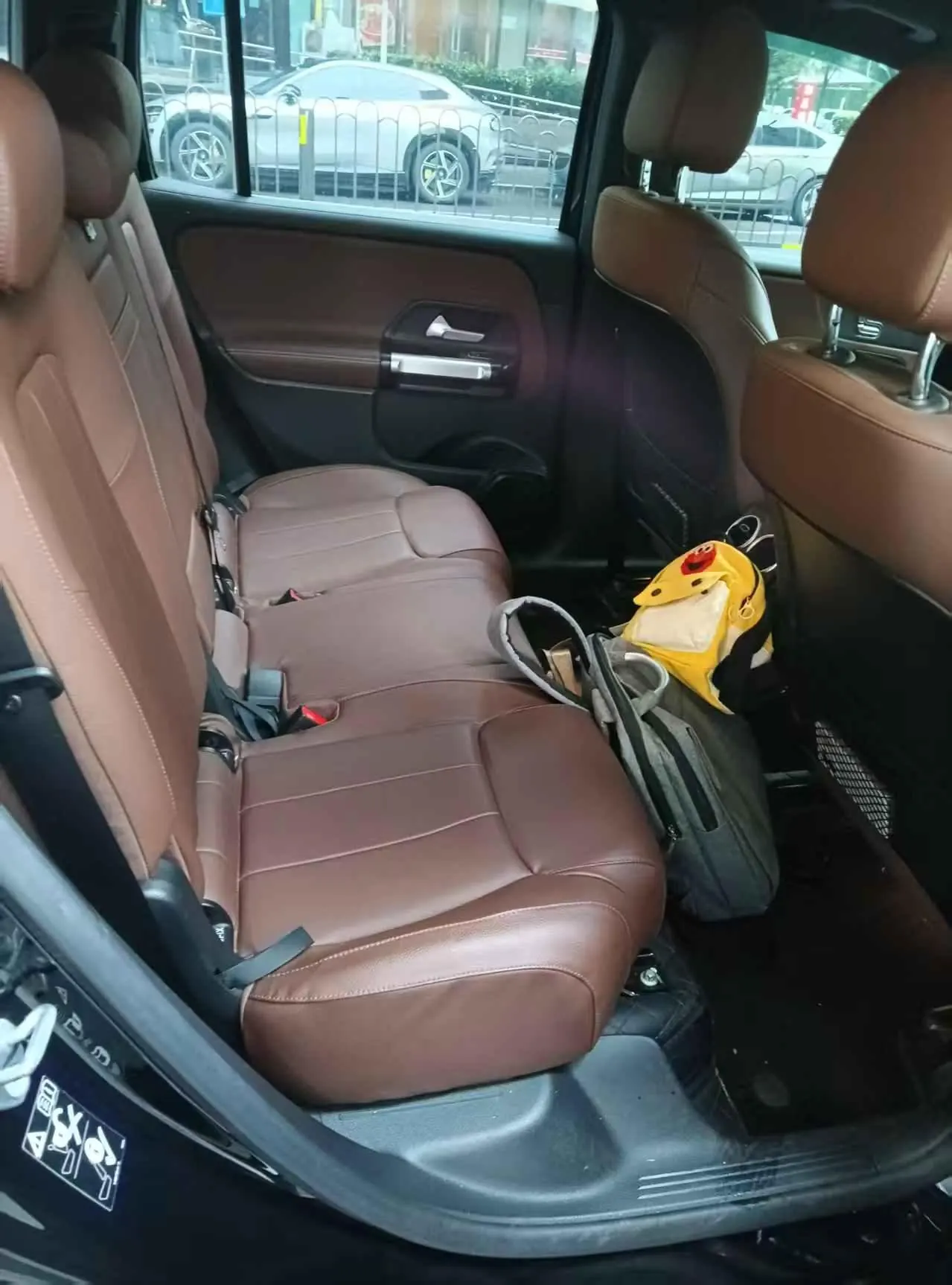 Mercedes Benz 2023 GLB 220 2.0T Dynamic Automatic 3