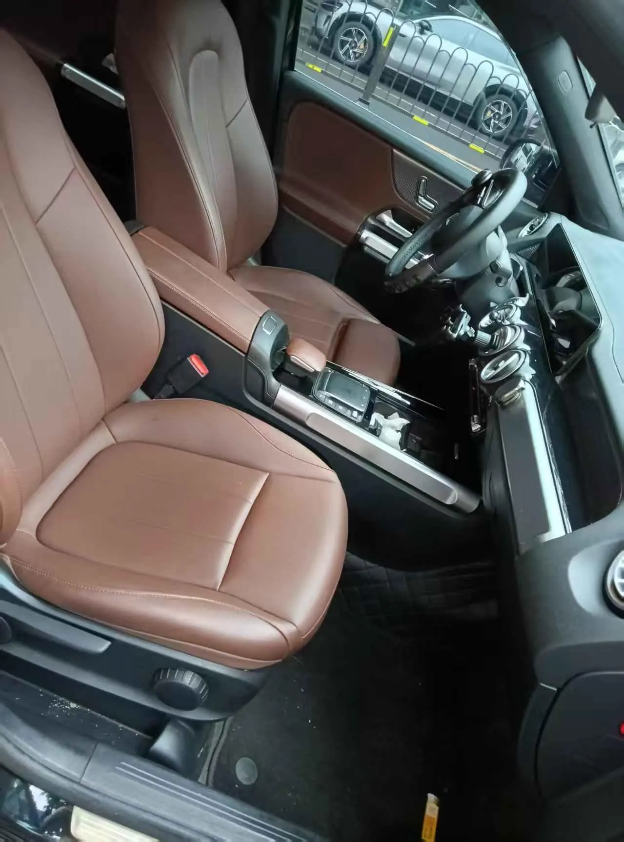 Mercedes Benz 2023 GLB 220 2.0T Dynamic Automatic 4