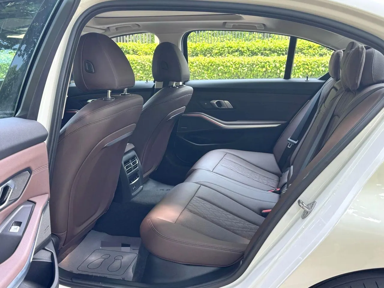 BMW 2023 i3 eDrive 40 L obsidian night suit automatic gear 4