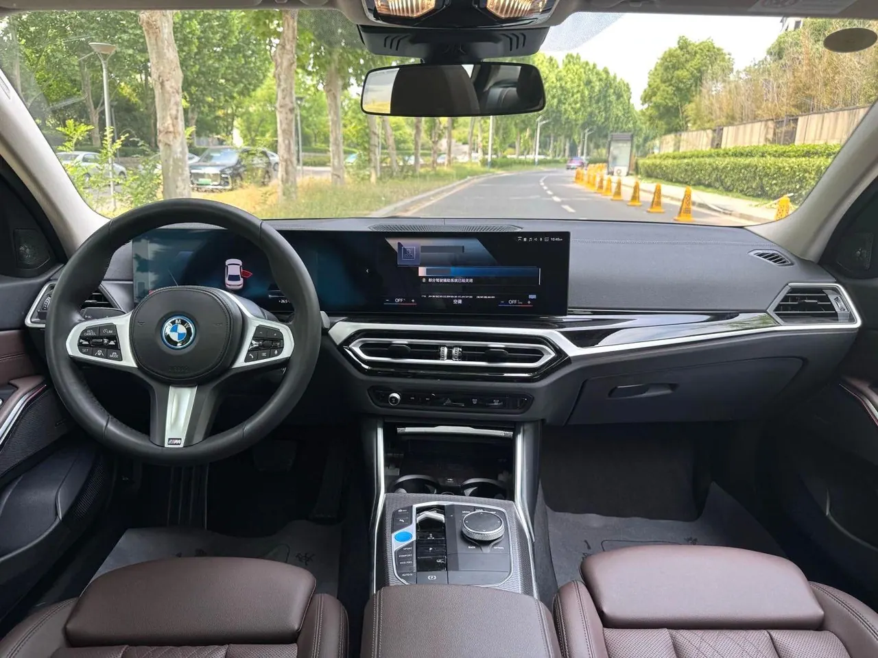 BMW 2023 i3 eDrive 40 L obsidian night suit automatic gear 5