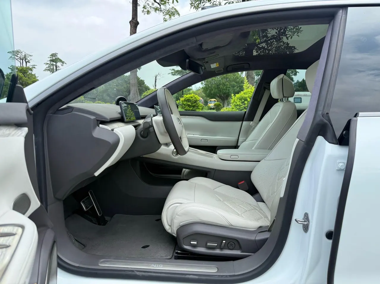 NIO 2021 ET 7 100kWh First Edition Automatic Gear 3