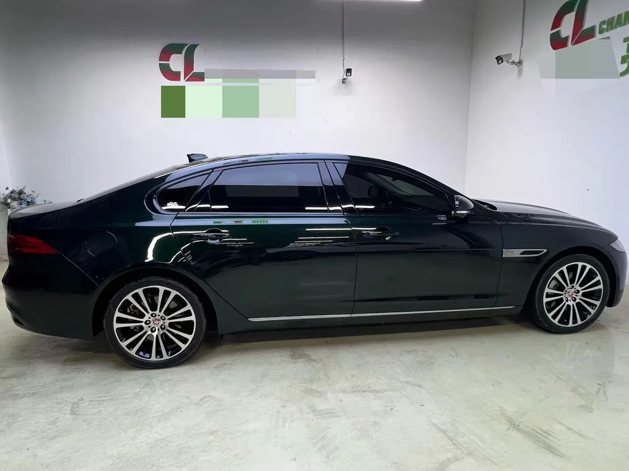 Jaguar 2025 XFL 2.0T P 12500.00g Drive Enjoy Deluxe Edition Automatic Gear 3