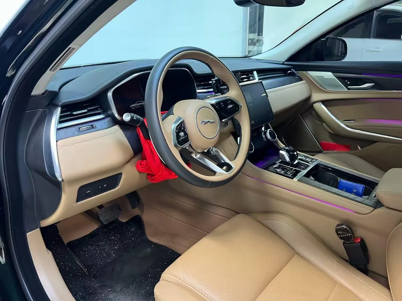 Jaguar 2025 XFL 2.0T P 12500.00g Drive Enjoy Deluxe Edition Automatic Gear 6