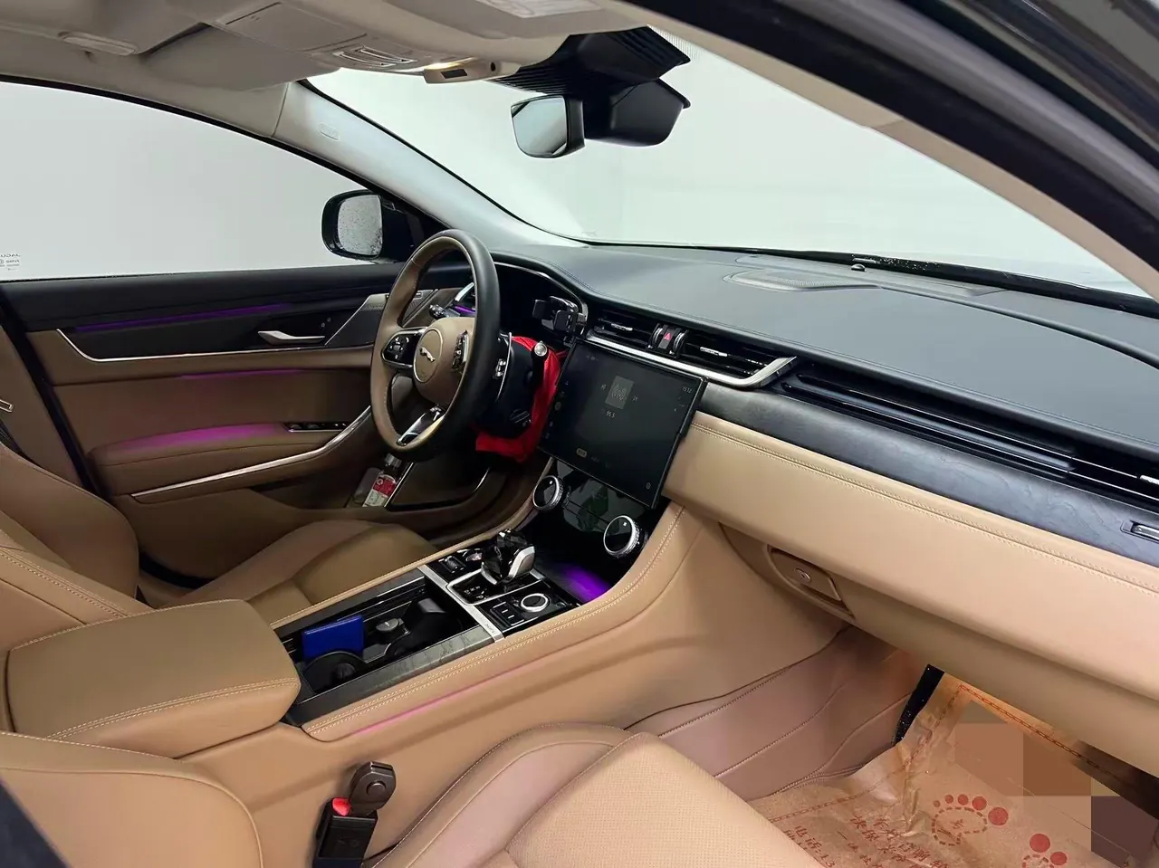 Jaguar 2025 XFL 2.0T P 12500.00g Drive Enjoy Deluxe Edition Automatic Gear 8