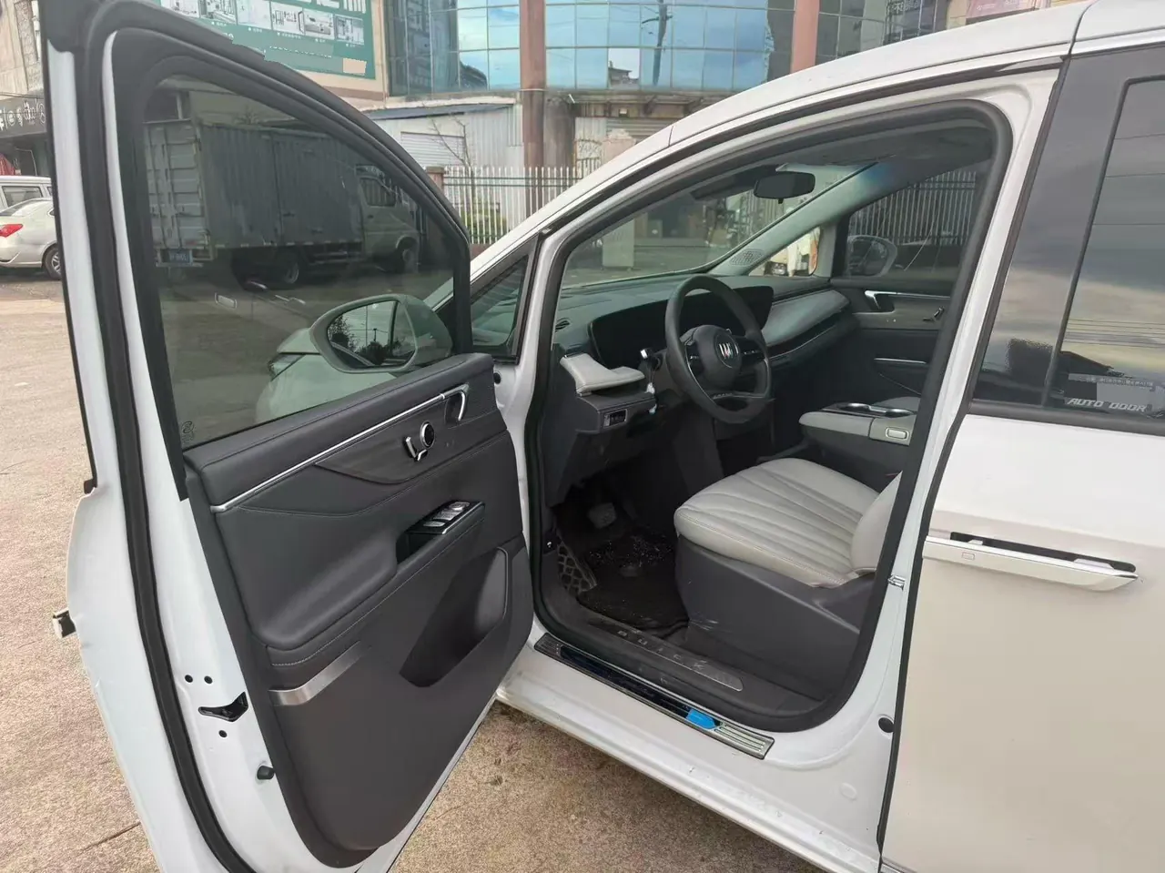 Buick 2025 GL8 ES Lu Zun 48V 2.0T Enjoy Heyue Edition Automatic Gear 3