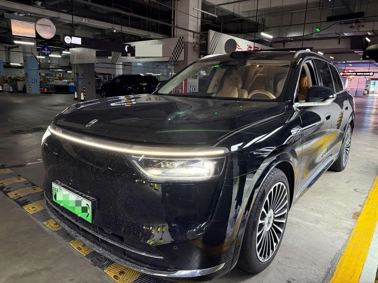 AITO 2025 AITO M8 Ultra 53.4kWh 6-seat automatic gear - View 1