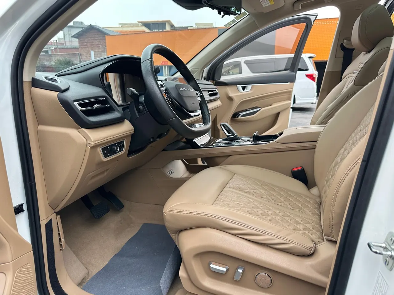 WuLing 2023 Capgemini HEV 2.0 Luxury Automatic Transmission 4