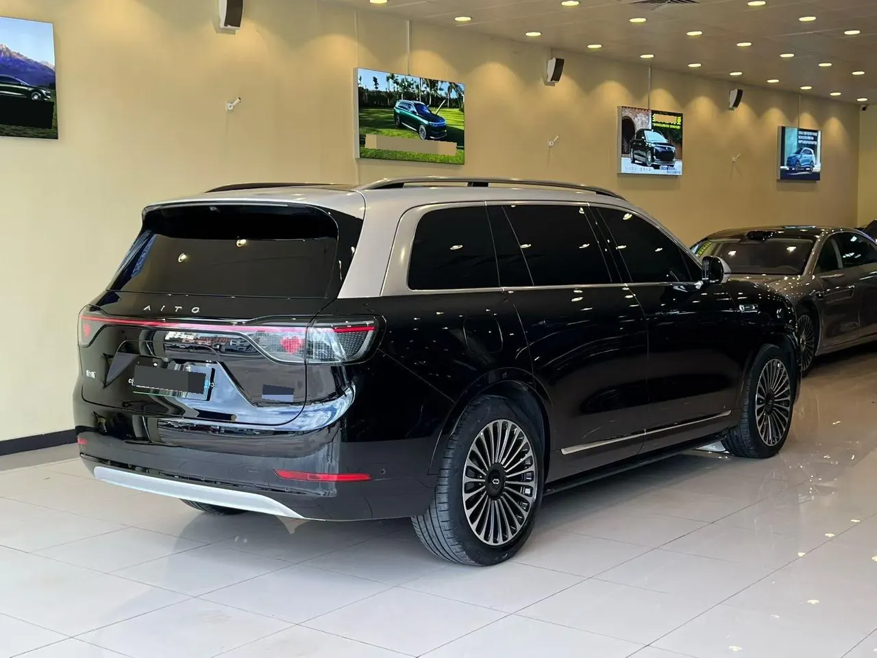 AITO 2024 AITO M9 extended range Ultra 42kWh automatic gear - View 1