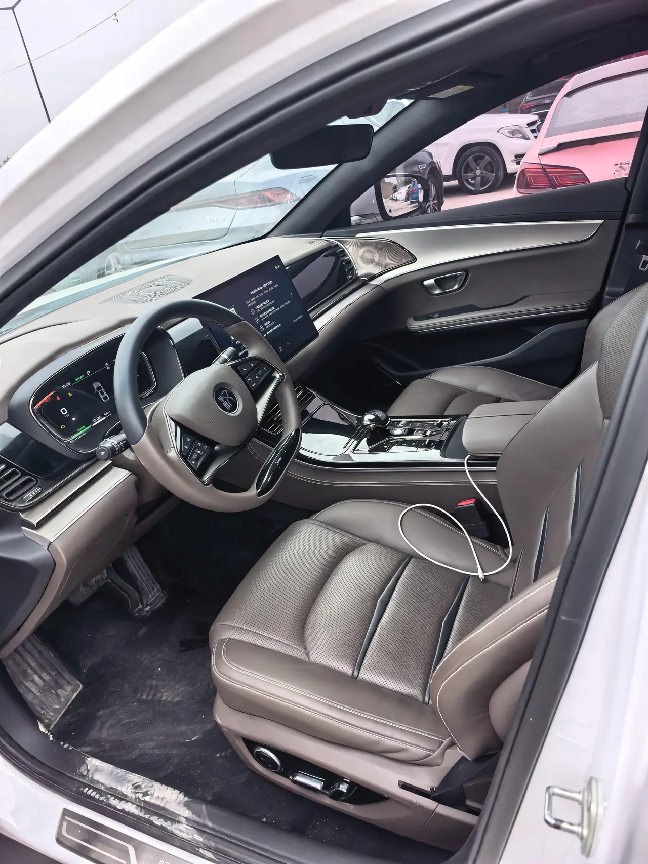BYD 2020 Han DM 2.0T 4-wheel drive performance version noble automatic gear 3